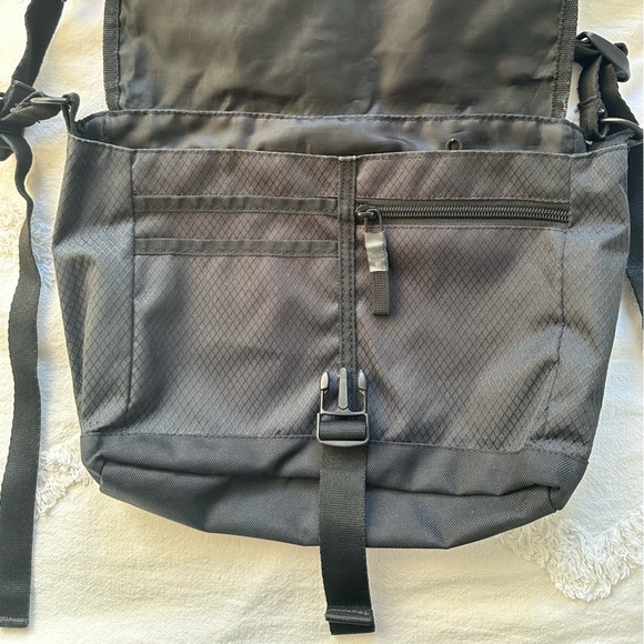 Adidas Utility Crossbody Bag - Picture 3 of 5